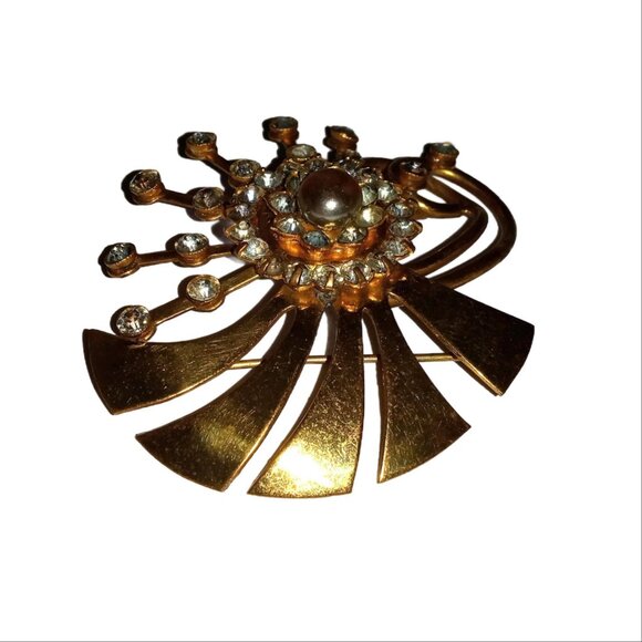 Unique Mid Century Gold Tone Metal Rhinestone Brooch - Picture 5 of 8